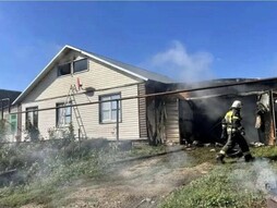 Огонь в гараже Гринёвки не унес жилой дом: спасатели отразили пожар