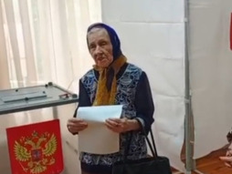 95‑летняя жительница Махачкалы проголосовала и посвятила стихи членам УИК